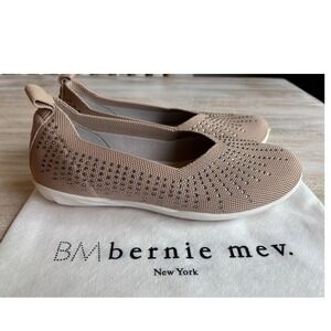 Bernie Mev Euro 37 US 6 Slip On Flats Women 37 Tan Rhinestone Knit Memory Foam